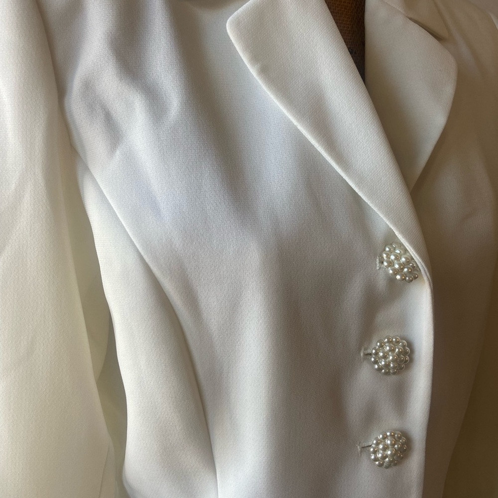 Morgan Miller Sz 8 White Blazer with Pearl Accents - Picture 3 of 11